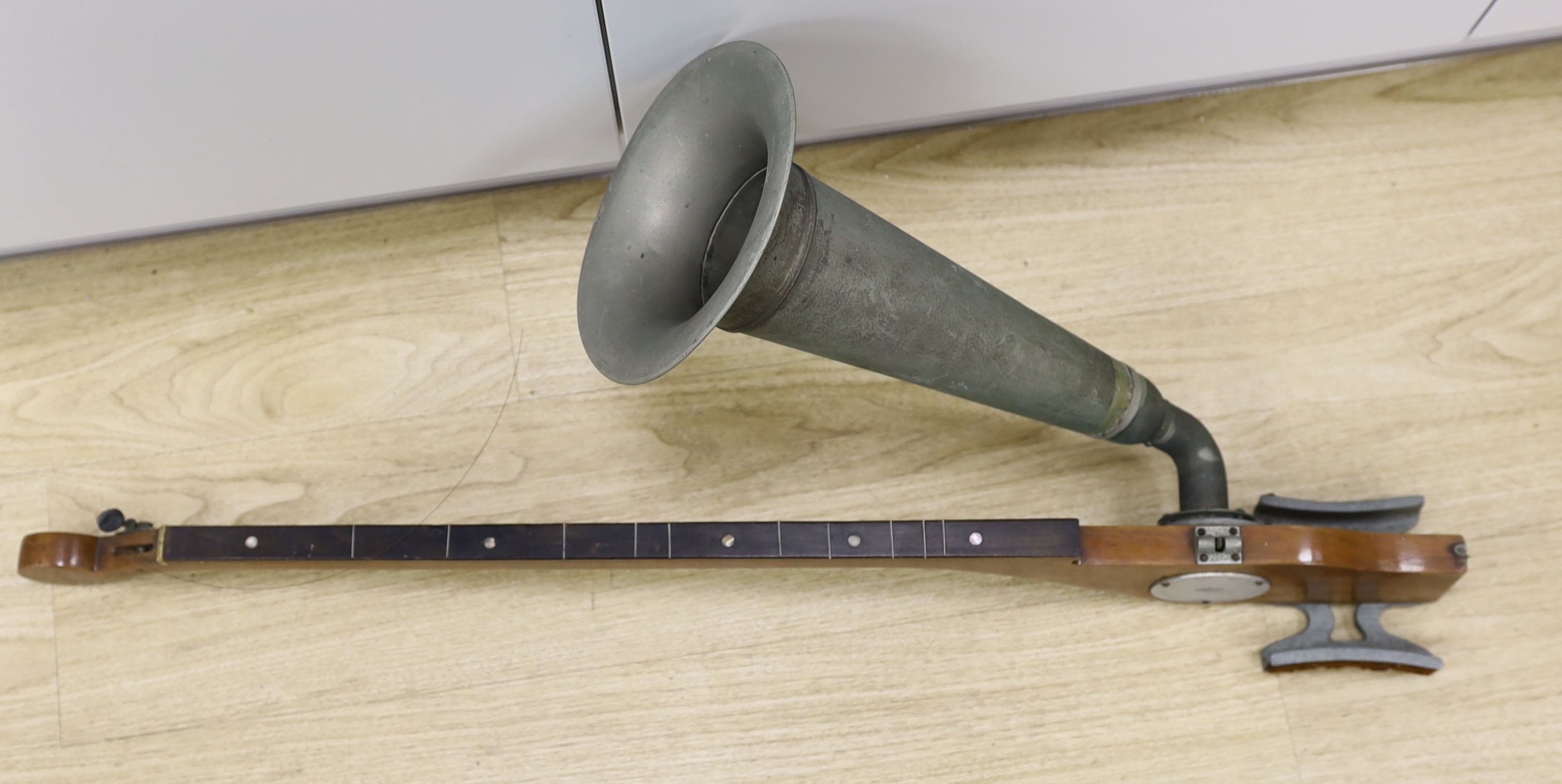 A Stroviols Concert Model single-string phonofiddle, with horn, 88cm.